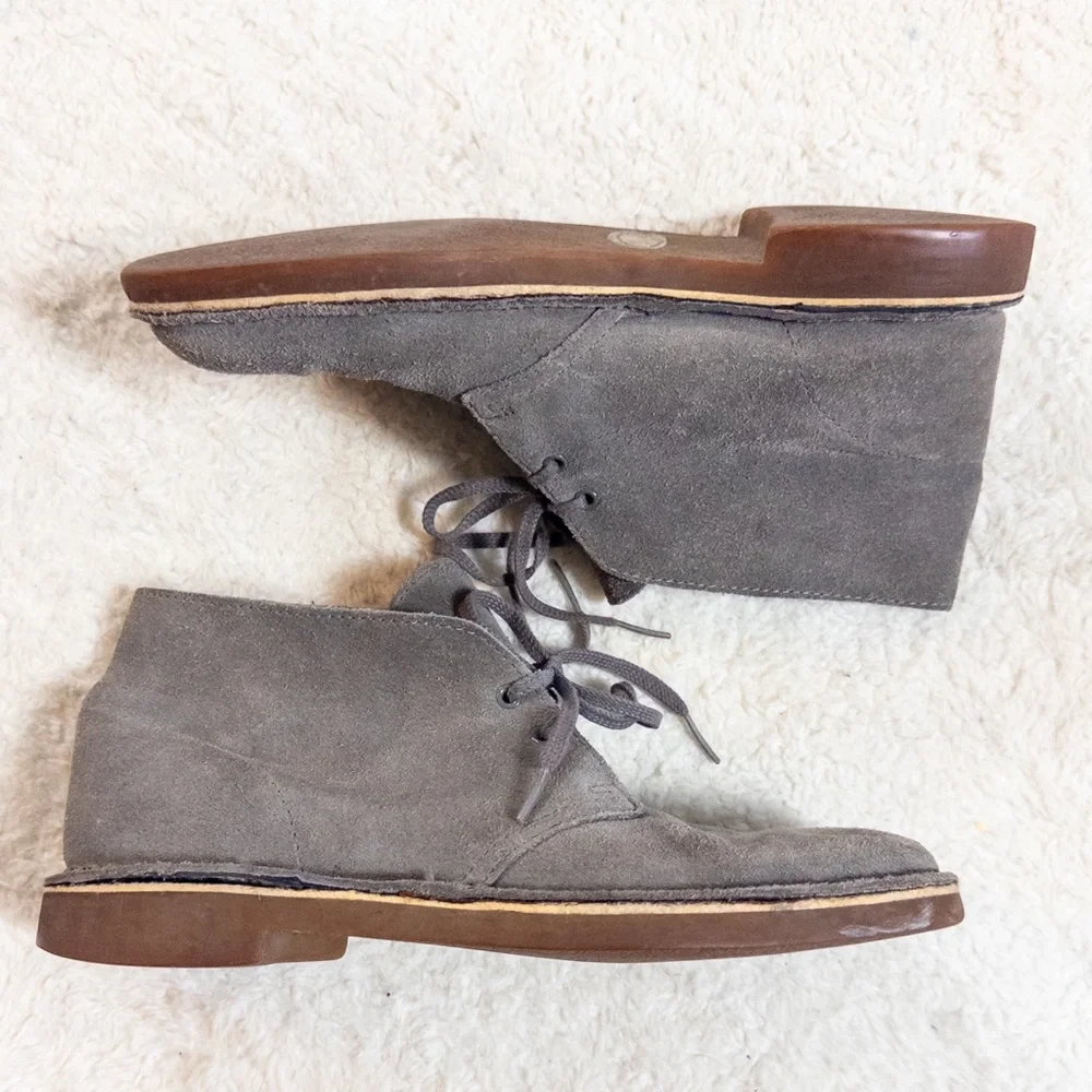 Men's Gray Suede Chukka Boots Clarks